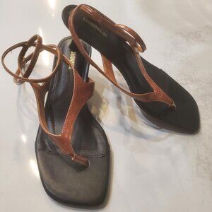 Cushionaire Martini Saddle Faux Leather Strappy Thong Kitten Heel Sandal  9M